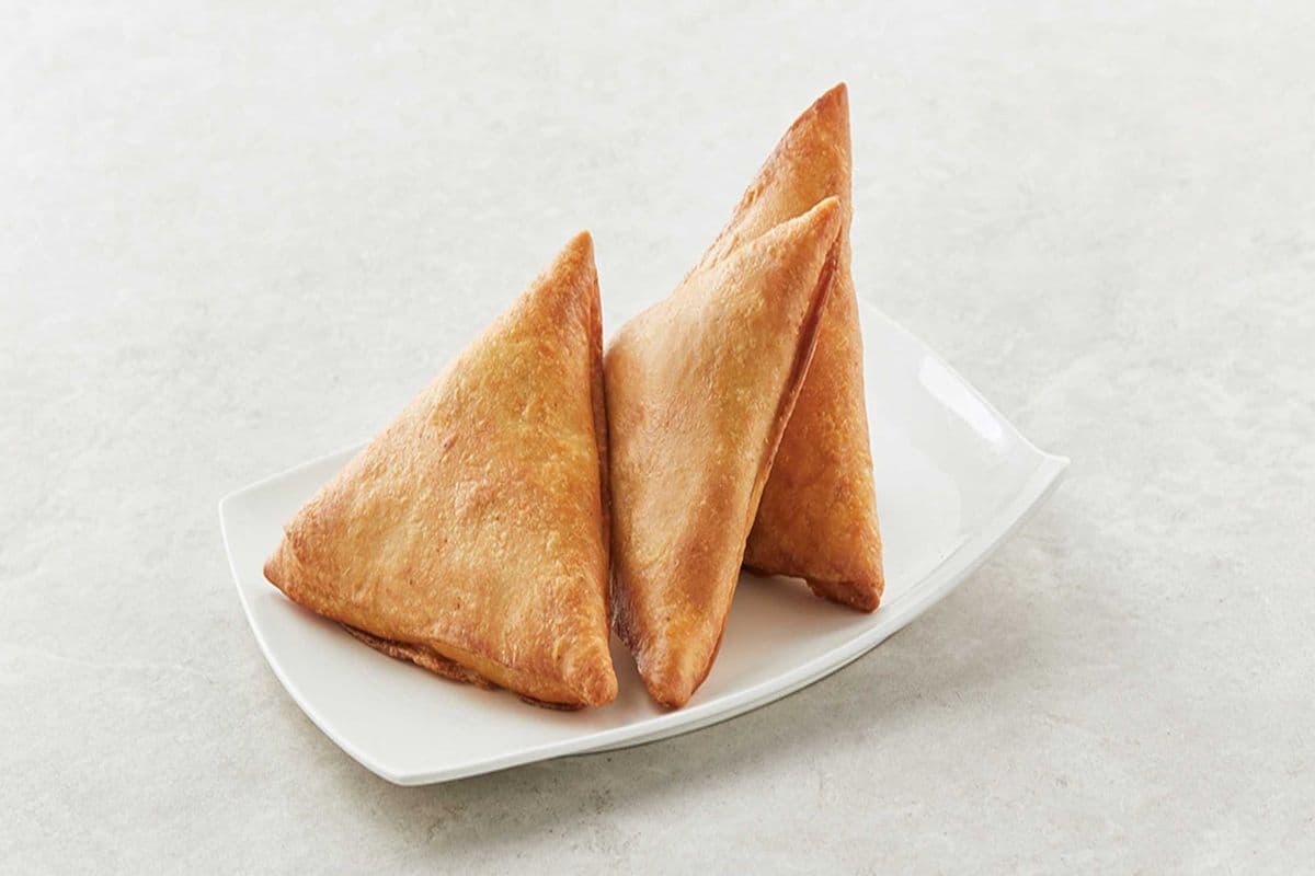 Veggi Potato & Peas Samosa (Per Piece)