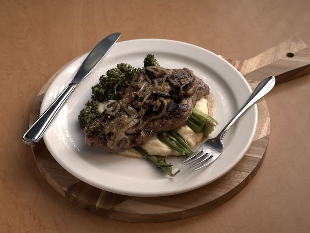 8 oz Steak Dinner