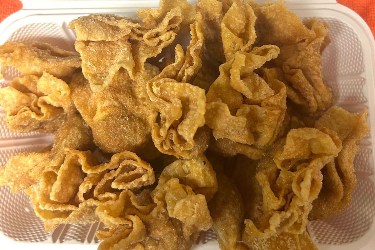 2. Deep-Fried Wonton with Sweet-and-Sour Sauce