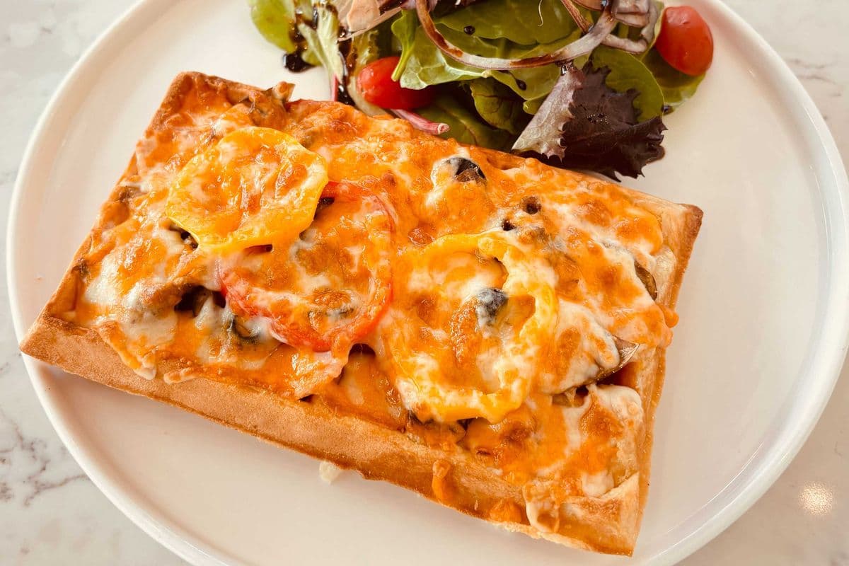 Deluxe Pizza Melts