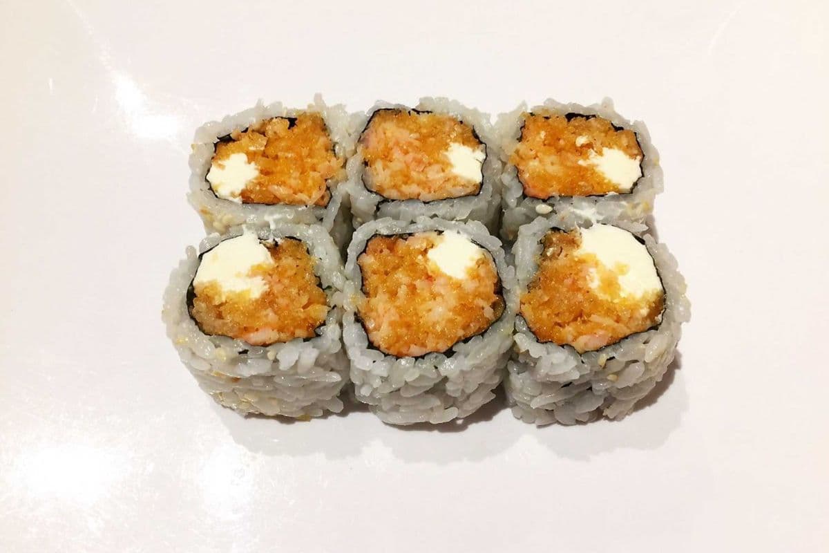 C17. Cream Cheese Spicy Crab Meat Roll (6 pcs)