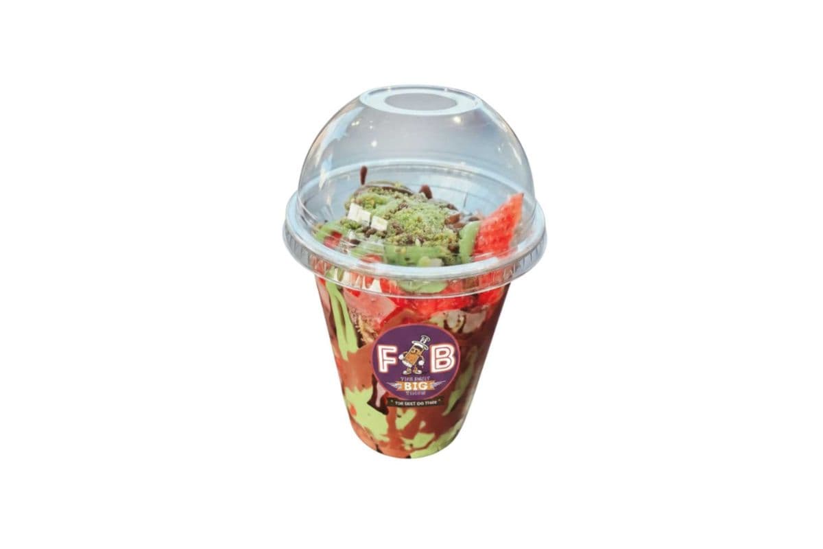 Pistachio Kunafa Strawberry Cup