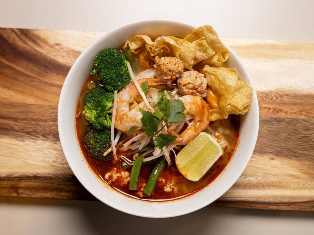 NS4. Thai Tom Yum Noodle Soup