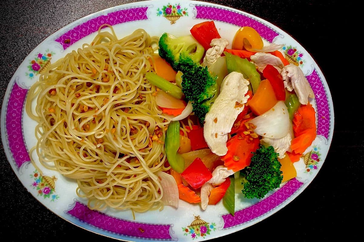 60. Stir-Fry Chicken with Mixed Vegetables - Mi Xao Ga Va Rau Cai (Mi Xao Mem Hoac Don)