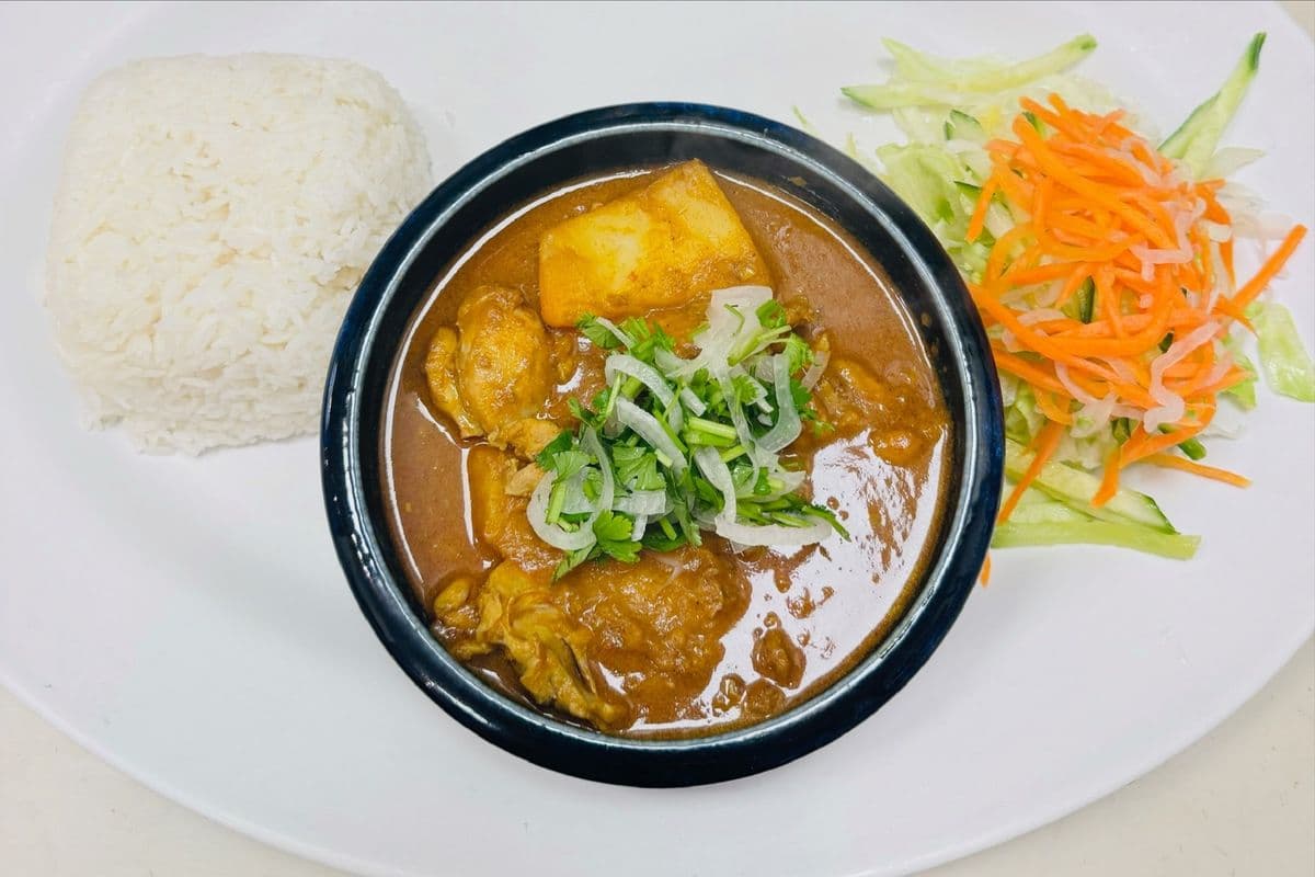 R7. Curry Chicken with Steamed Rice / 咖喱雞配白飯 / 치킨카레덮밥