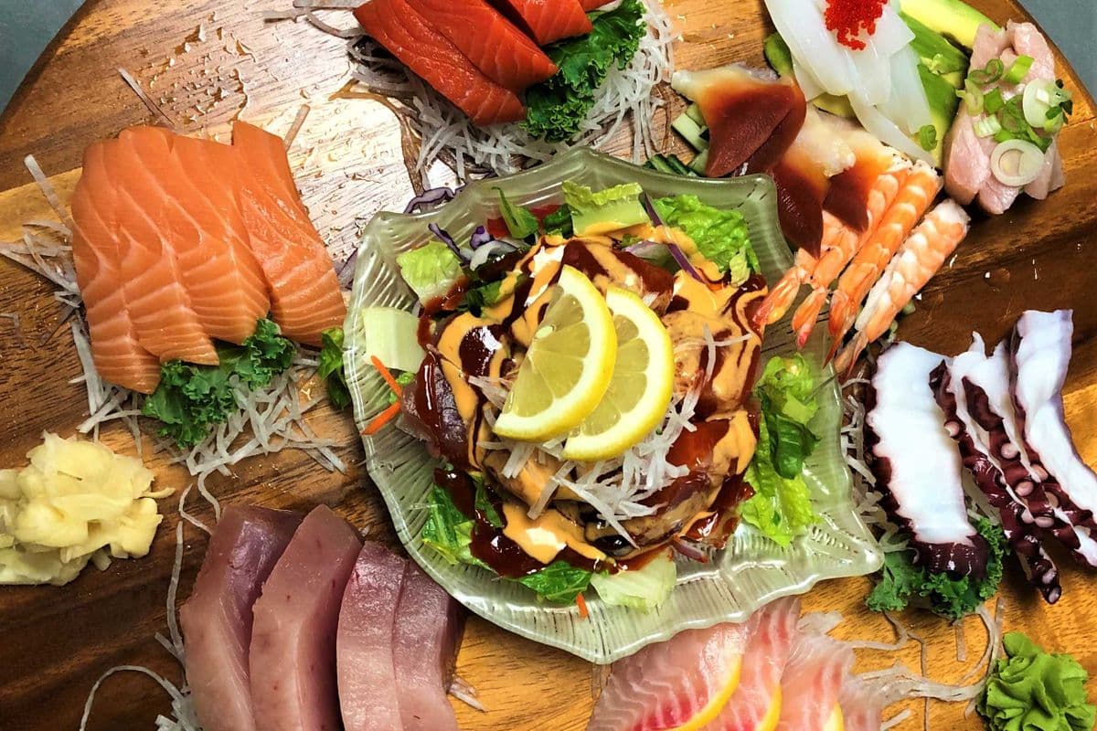 Deluxe Sashimi (25 pcs)