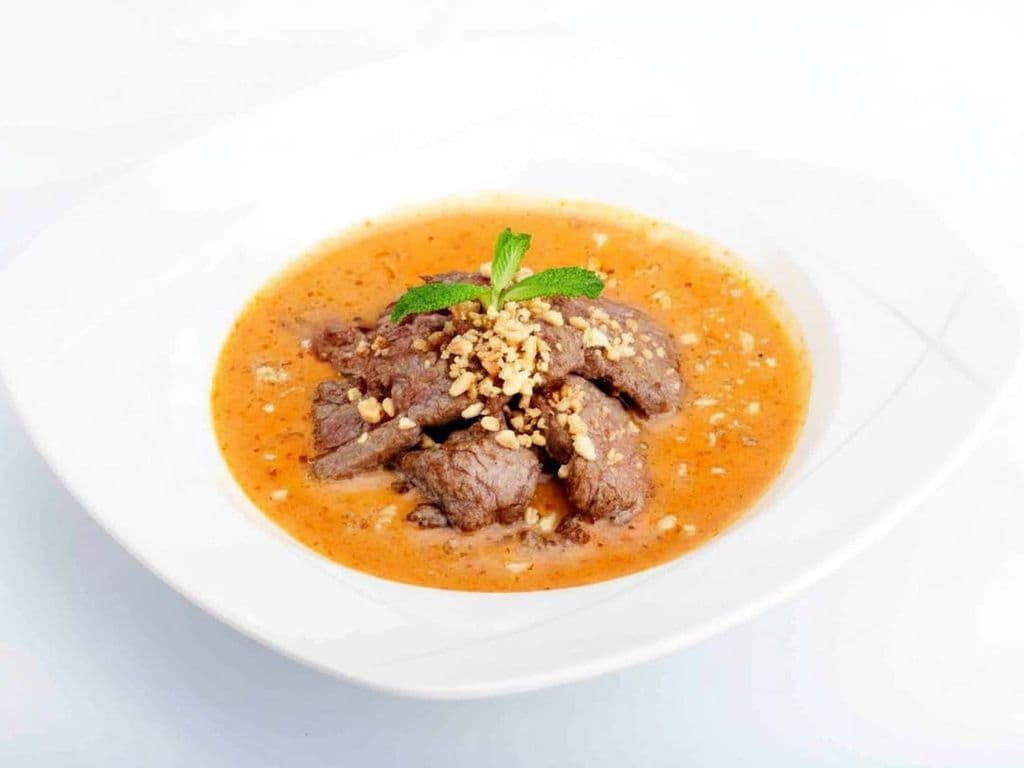 Beef in Thick Curry Peanut Sauce (Panang Curry)
