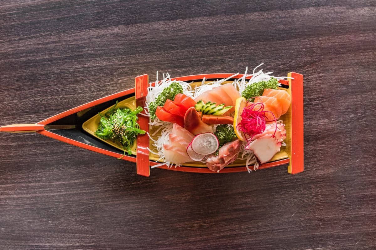 126. Deluxe Sashimi (20 pcs)