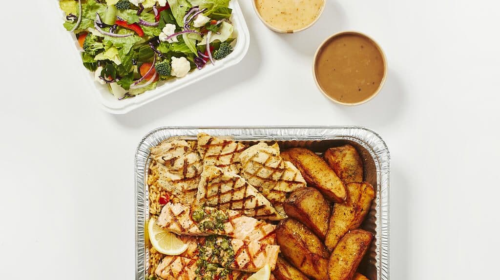 Grilled chicken breasts and Atlantic salmon fillets Bundle / Forfait poitrines de poulet et filets de saumon de l'Atlantique grillé