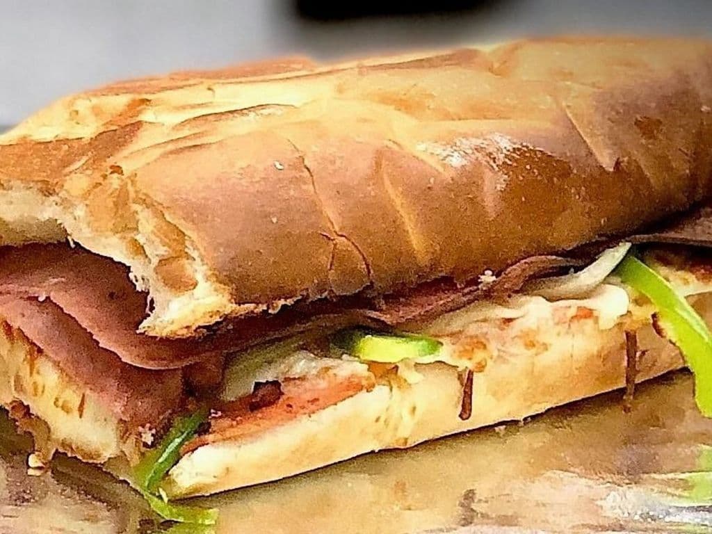 BACON CHEESEBURGER SUB