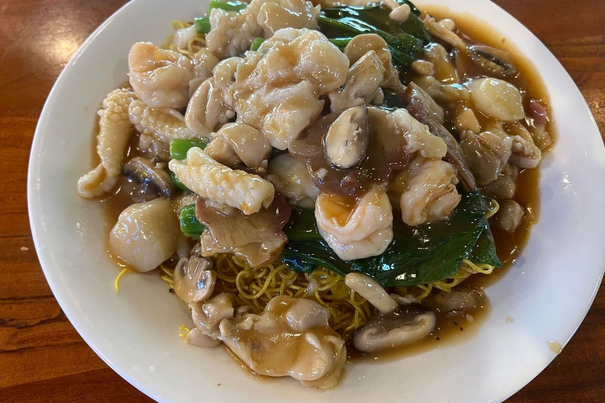 House Special Chow Mein (Crispy) 招牌炒麵 (大) ((Size: R) 大)