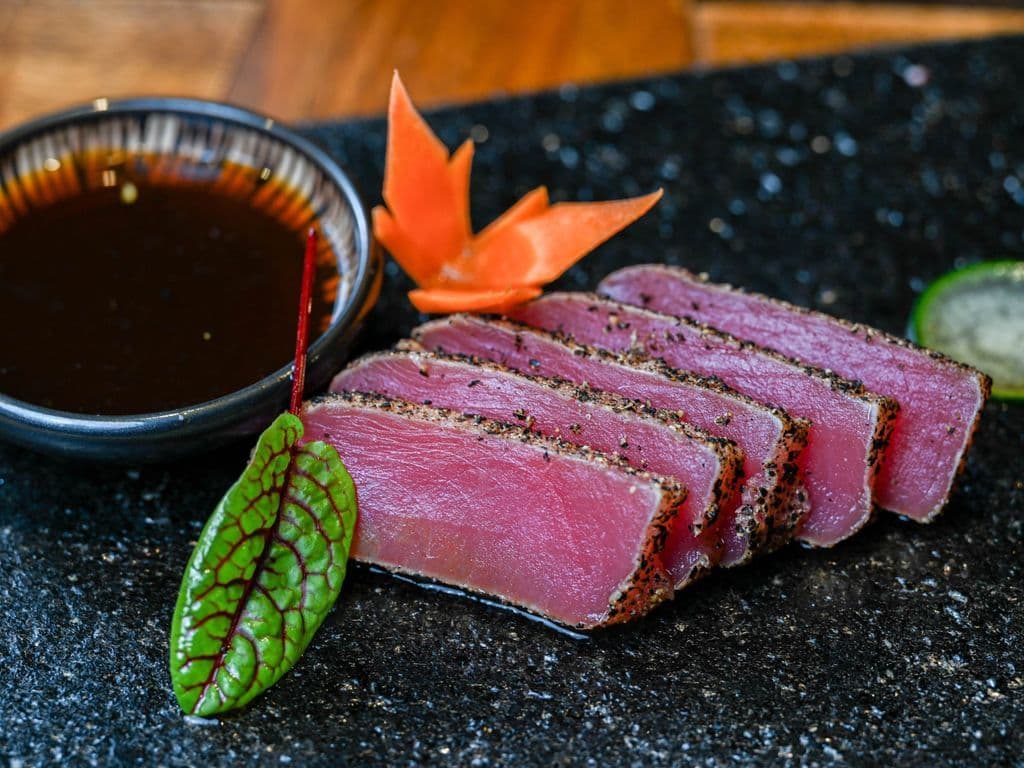 E24 Red Tuna Tataki (5pcs)