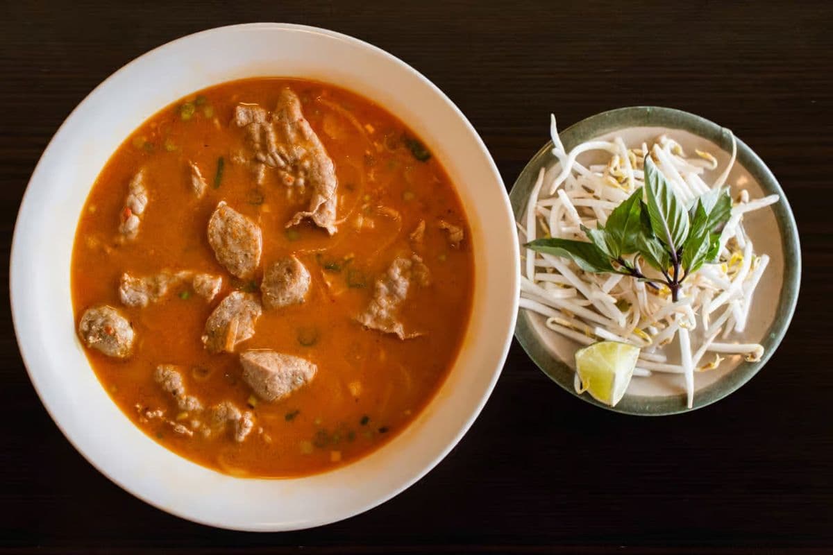 25. Sate Sliced Beef and Beef Balls Rice Noodle Soup