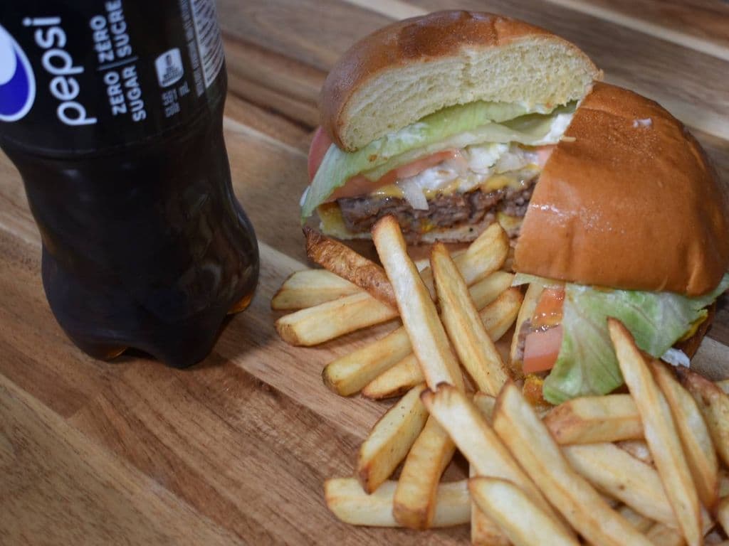 CHEESEBURGER 