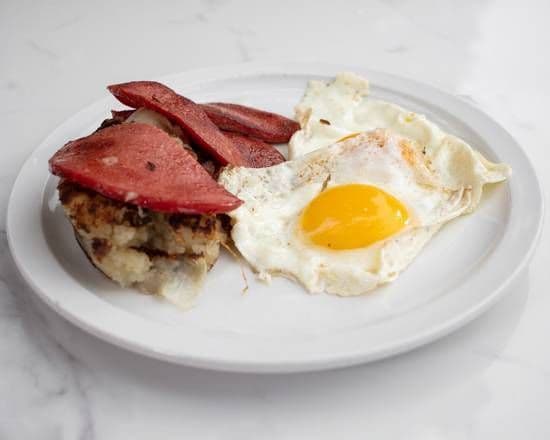 2 Eggs Any Style with Meat / 2 Œuf Préparation au Choix avec Viande
