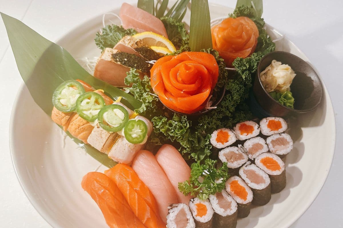 Salmon and Tuna Lover Platter (28pcs)