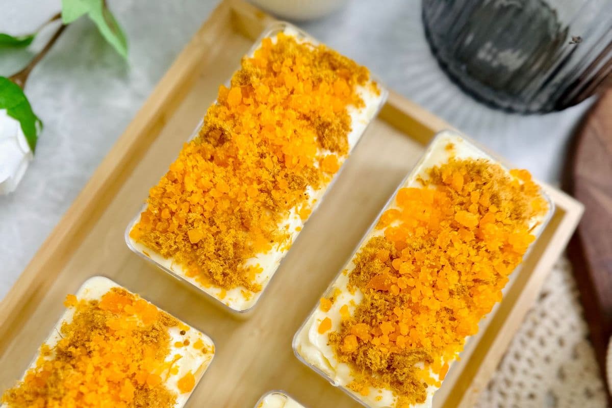 Salted Yolk Cake