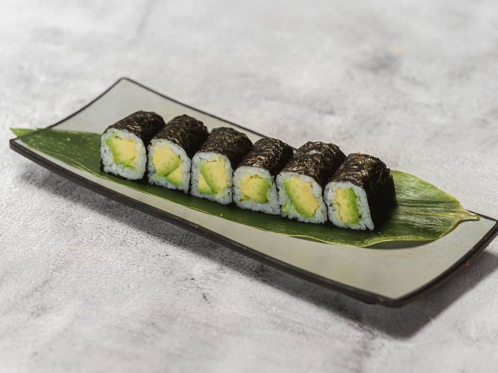 V07 Avocado Roll (6pcs)