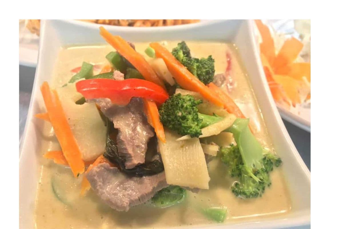 Green Curry (Comes with Rice)