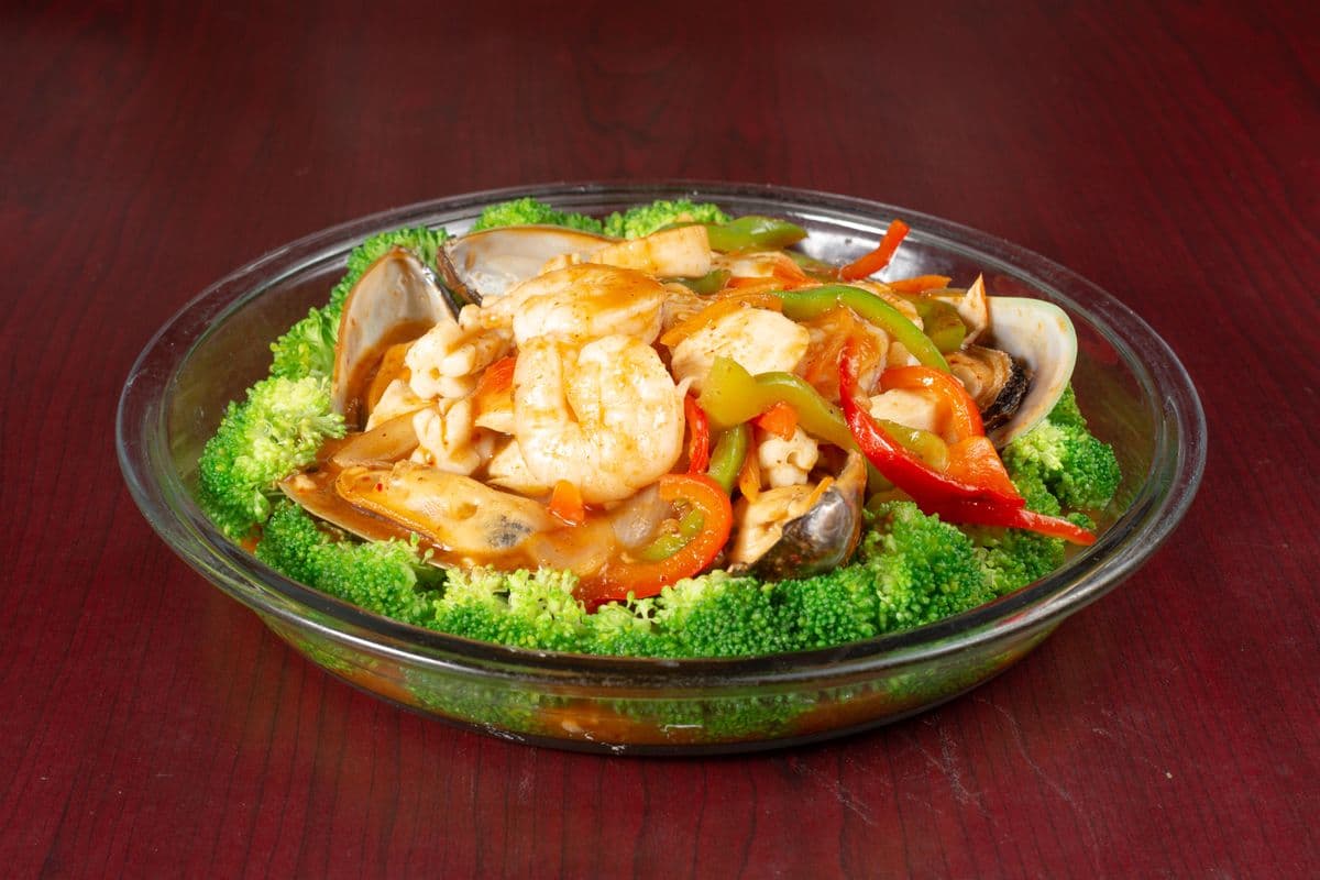 23. Chili Island's Seafood Platter