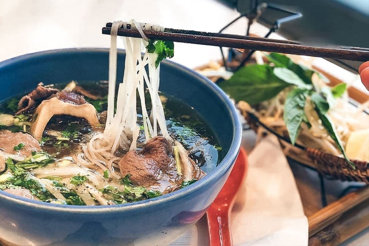 Phở Tái Bò Viên - Beef Pho
