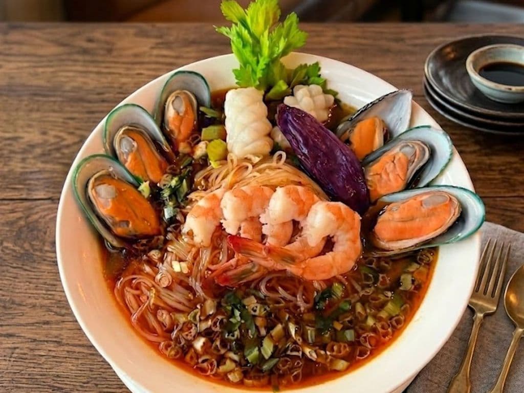 B8. Quan Ngon Hot and Sour Seafood Pho