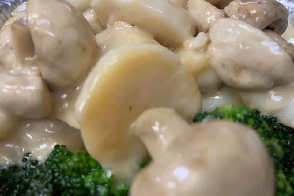 25. Scallops in Garlic Sauce
