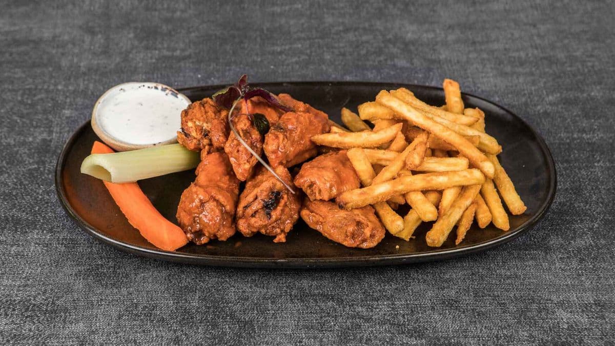Wings (1 lb), Fries, and Dip