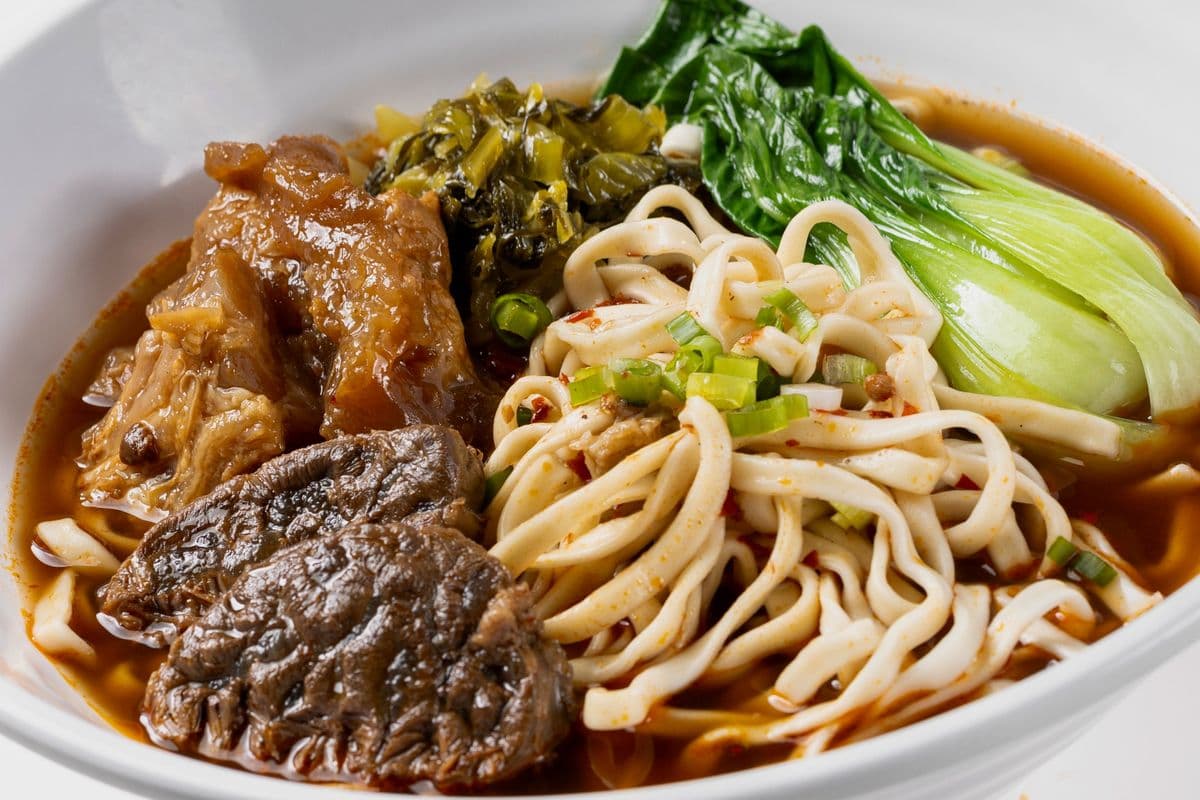 792. Braised Beef and Tendon Noodle Soup 紅燒半筋半肉麵