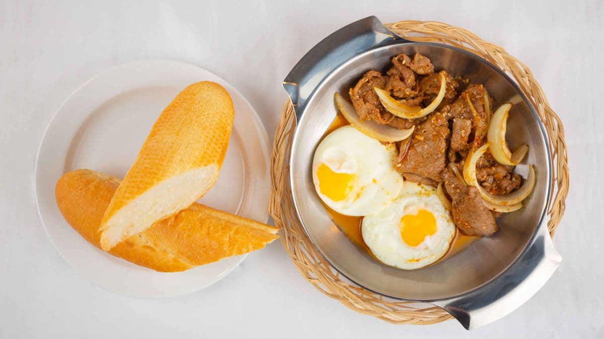 20. FRIED EGG & STIR FRIED BEEF