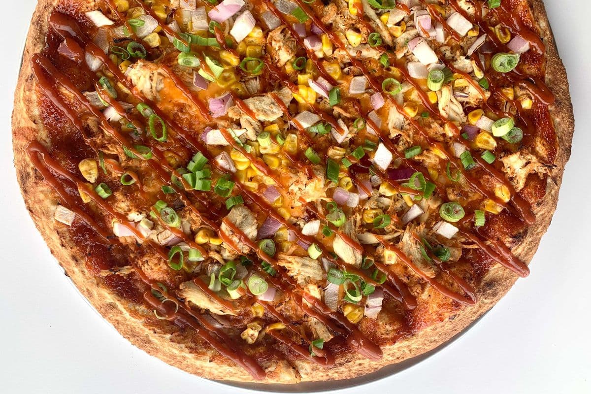 Finger Linck'n Smokey Chick'n Big Love Pizza