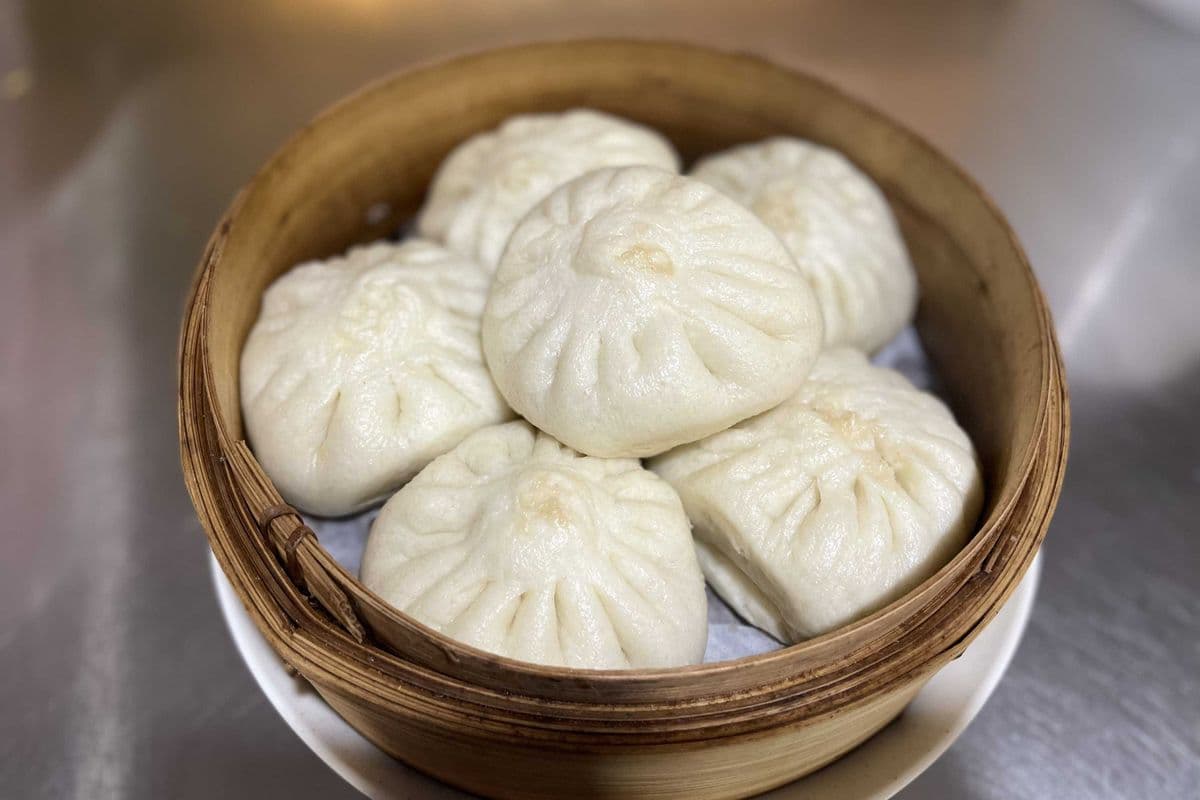 D2. Tianjin-Style Steamed Pork Buns (6 pcs) (狗不理包子)