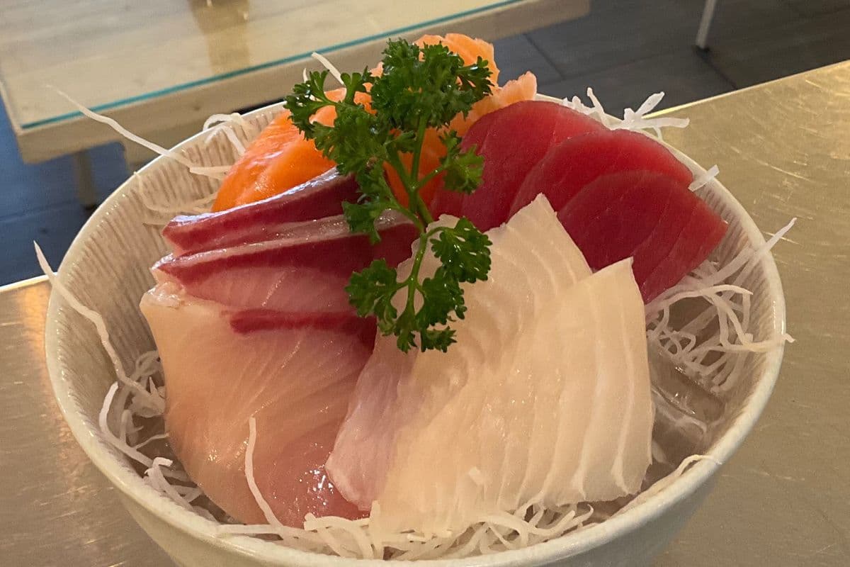 Assorted Sashimi (12 pcs)