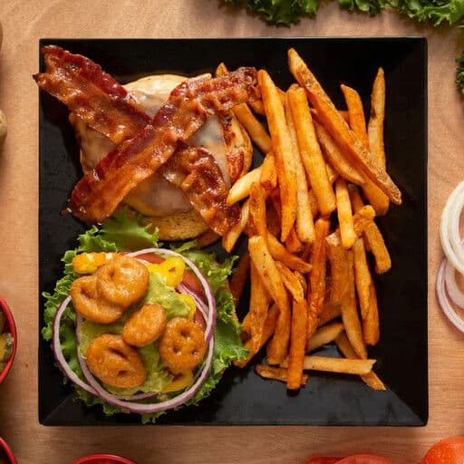 Little Cuba Chicken Burger Platter / Plateau de burger au poulet petit Cuba