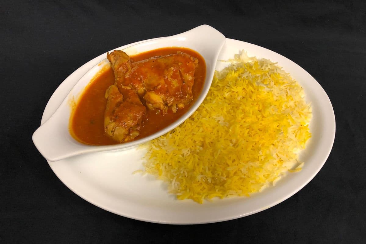11. Qormah Chicken With Saffron Rice