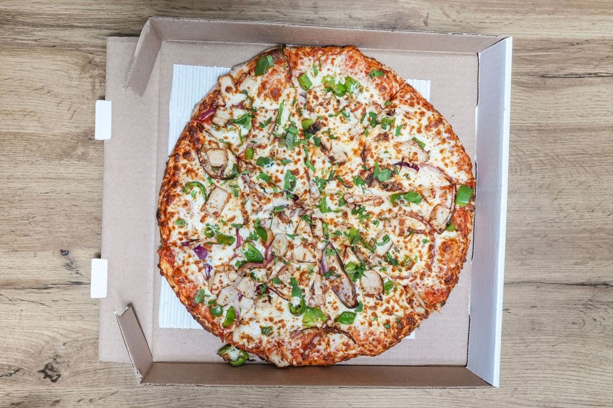 Medium Deluxe Pizza