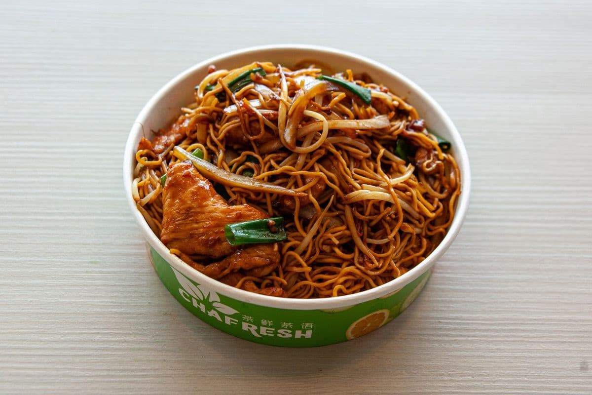 Party Tray Chicken Egg Noodle 鸡肉炒广东面