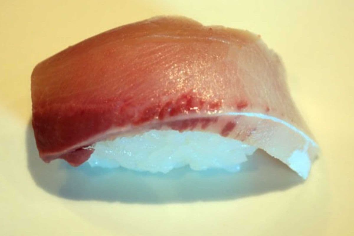 Hamachi Nigiri Sushi (1 pc)