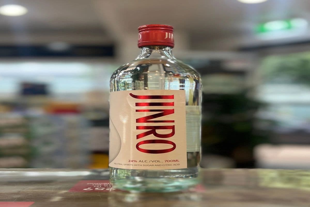 JINRO SOJU 24, BOTTLE SAKE & SOJU (750ML) 20.0% ABV (1 x 750 mL)