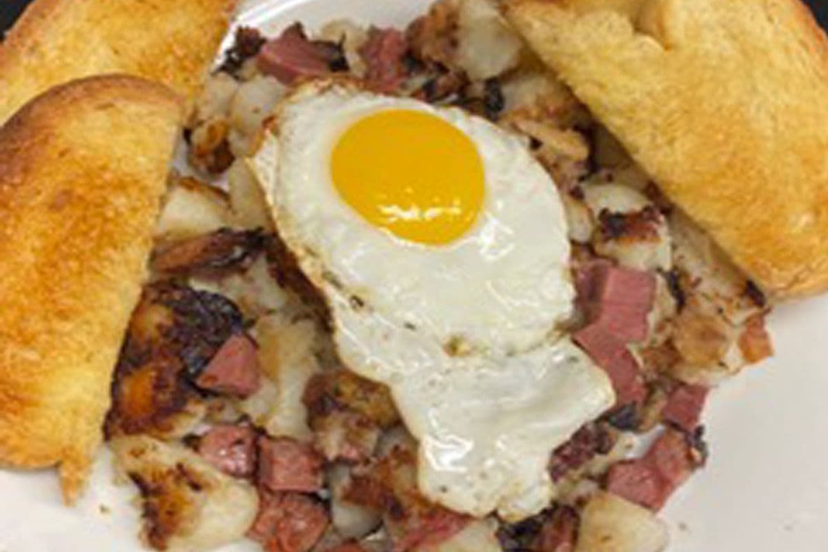 Smoked Meat, Corned Beef, or Salami with Hash, and Egg