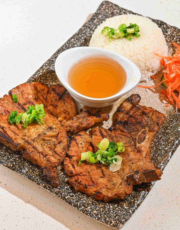 C1. Broken rice with Grilled Meats 