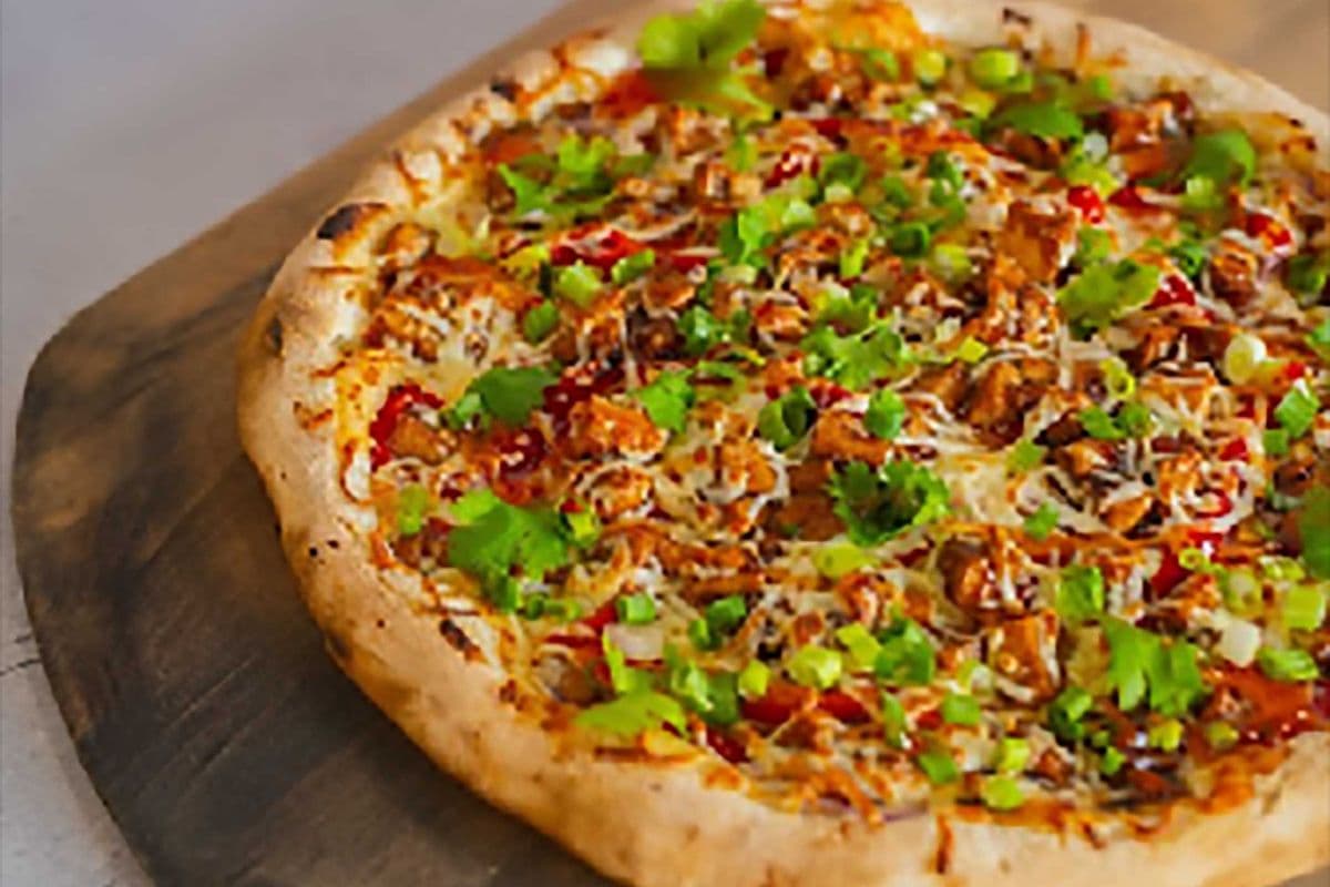 9" Spicy Thai Chicken Pizza (6 slices)