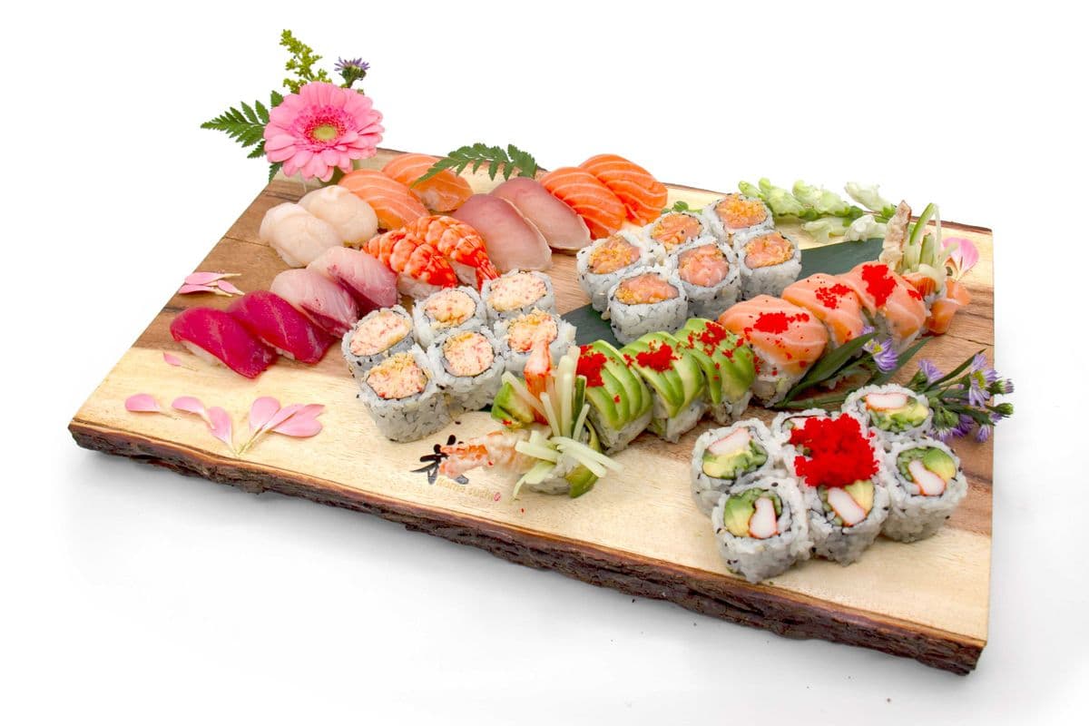 A11. Assorted Sushi and Roll (40pcs)