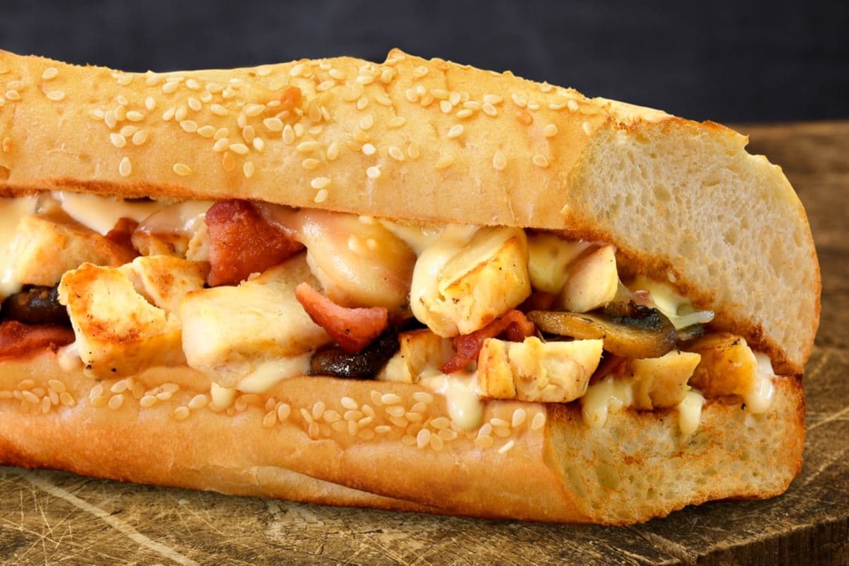 9" Regular Chicken Carbonara Sub (880 Cal)