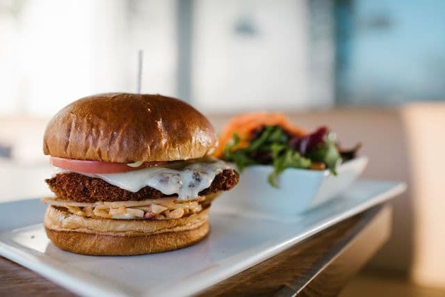 HONEY RANCH CHICKEN BURGER