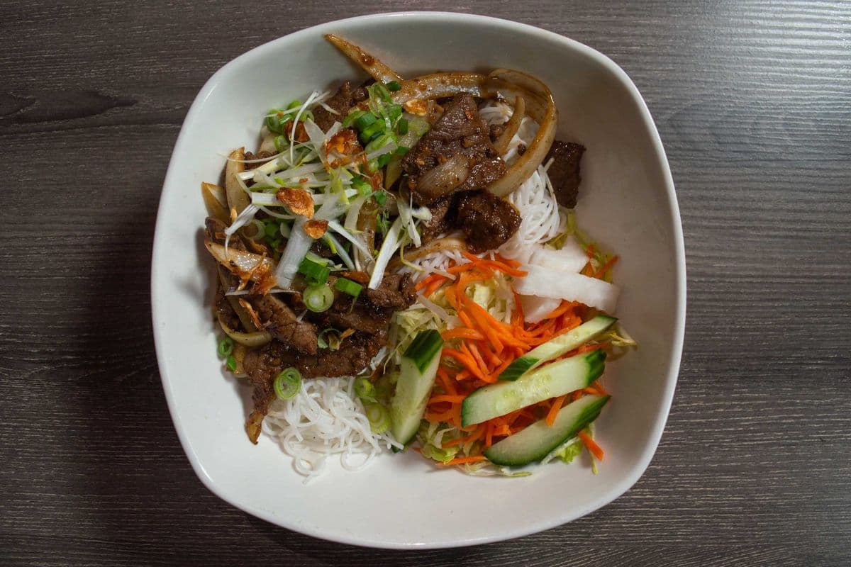 V8. Vermicelli, Stir fried Beef, and Onion (Bun Bo Xao Hanh Tay)