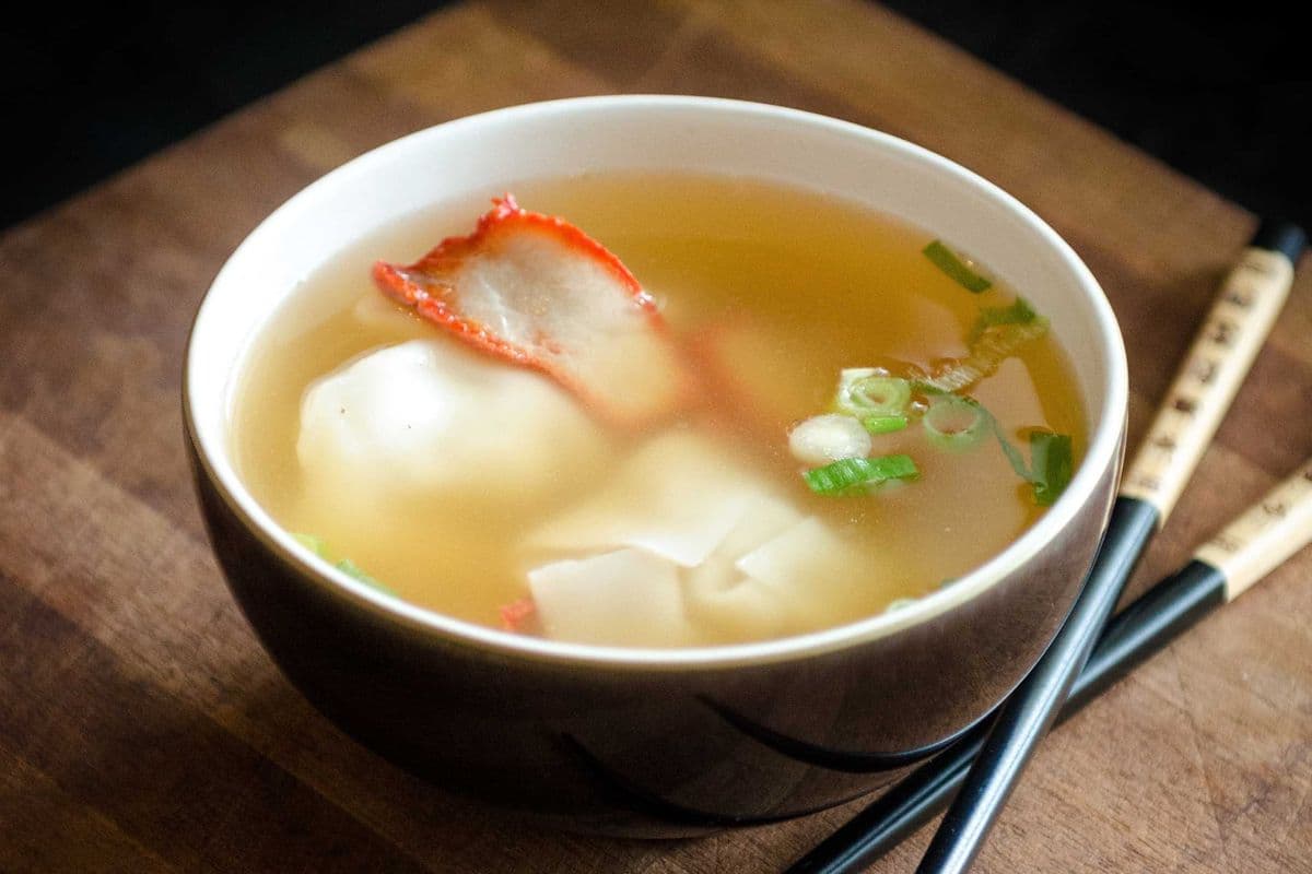 Wonton Soup with Barbecued Pork (16oz)