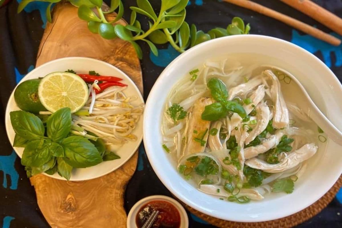 N1. Chicken with Rice Noodle Soup / Phở Ga