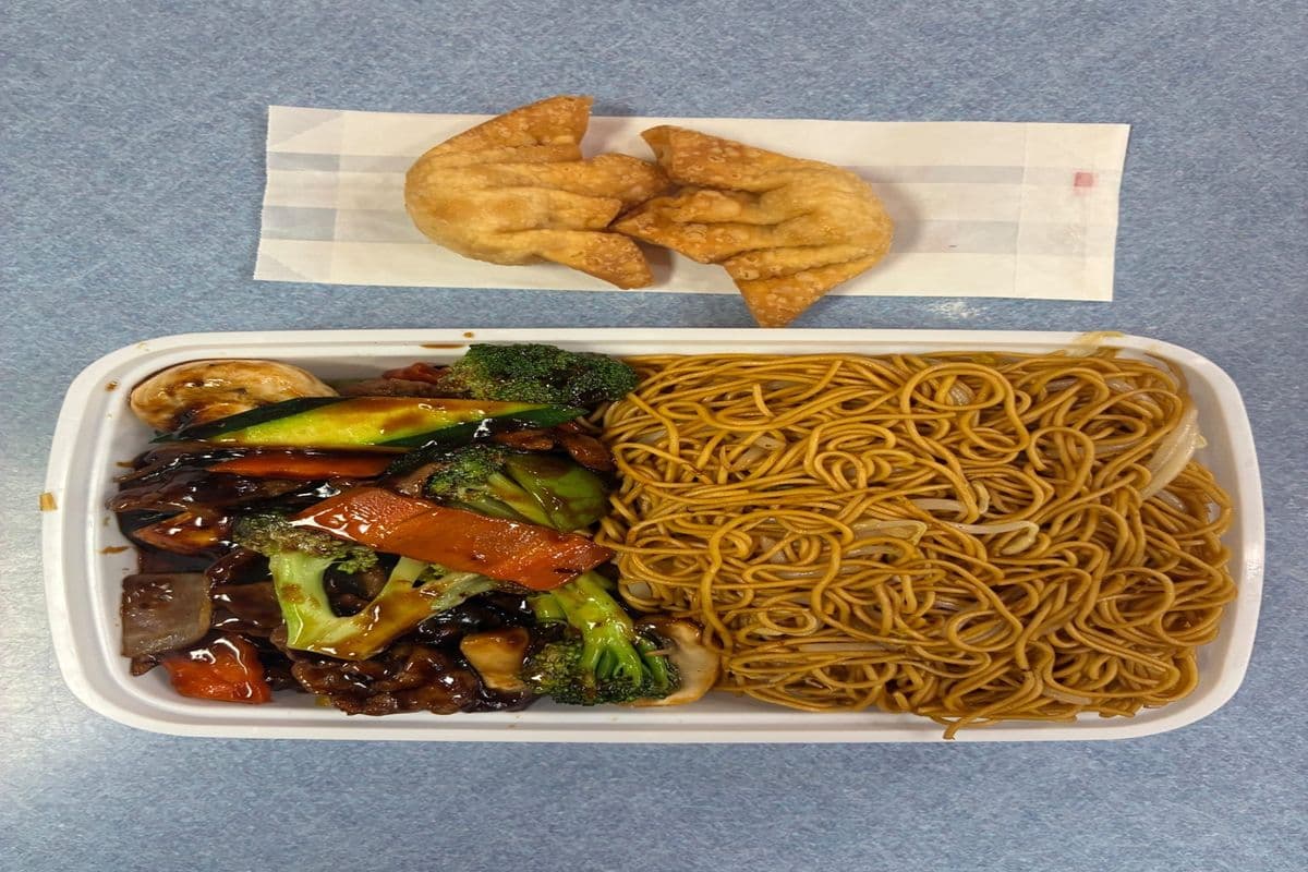 114. Chicken or Beef with Black Bean Sauce Combo