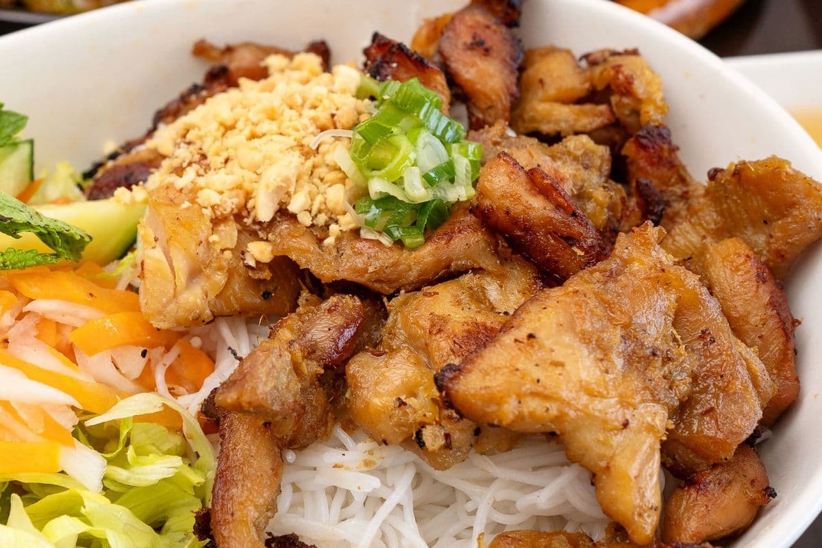 V5. Bun Ga Nuong